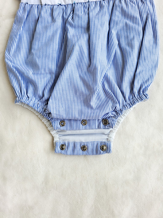 Baby Romper with frills and bloomers in blue | Babydräkt med volanger och bloomers i blått