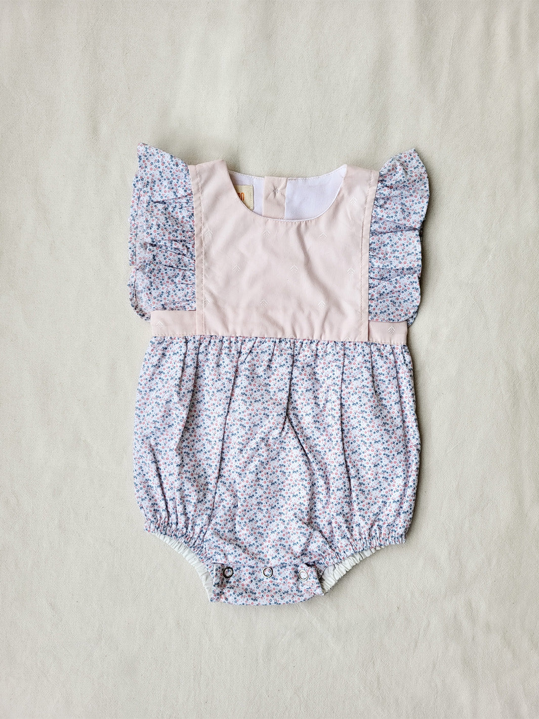Baby Romper with frills and bloomers in pink | Babydräkt med volanger och bloomers i rosa
