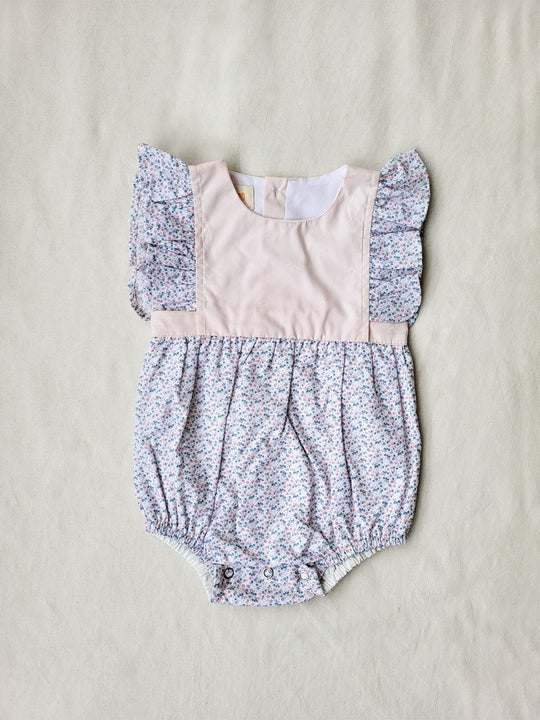 Baby Romper with frills and bloomers in pink | Babydräkt med volanger och bloomers i rosa