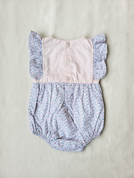 Baby Romper with frills and bloomers in pink | Babydräkt med volanger och bloomers i rosa