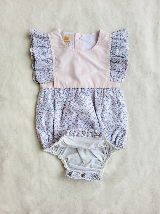Baby Romper with frills and bloomers in pink | Babydräkt med volanger och bloomers i rosa