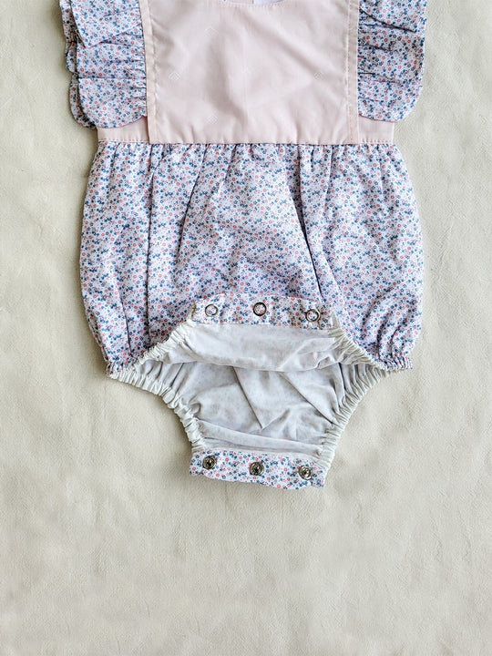 Baby Romper with frills and bloomers in pink | Babydräkt med volanger och bloomers i rosa