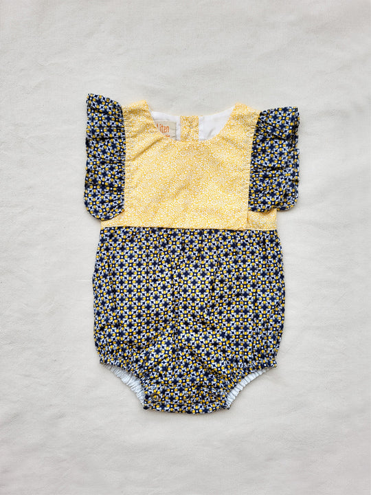 Baby Romper with frills and bloomers in yellow | Babydräkt med volanger och bloomers i gul