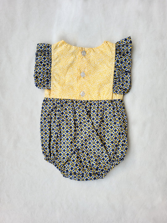 Baby Romper with frills and bloomers in yellow | Babydräkt med volanger och bloomers i gul
