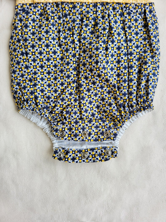 Baby Romper with frills and bloomers in yellow | Babydräkt med volanger och bloomers i gul