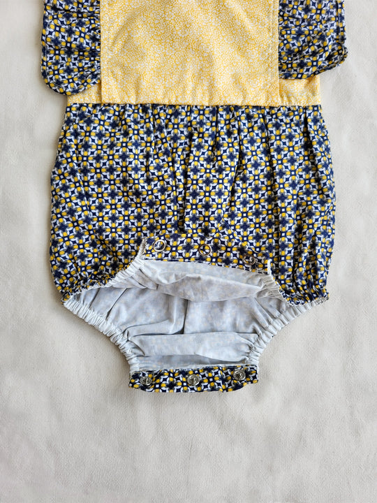 Baby Romper with frills and bloomers in yellow | Babydräkt med volanger och bloomers i gul