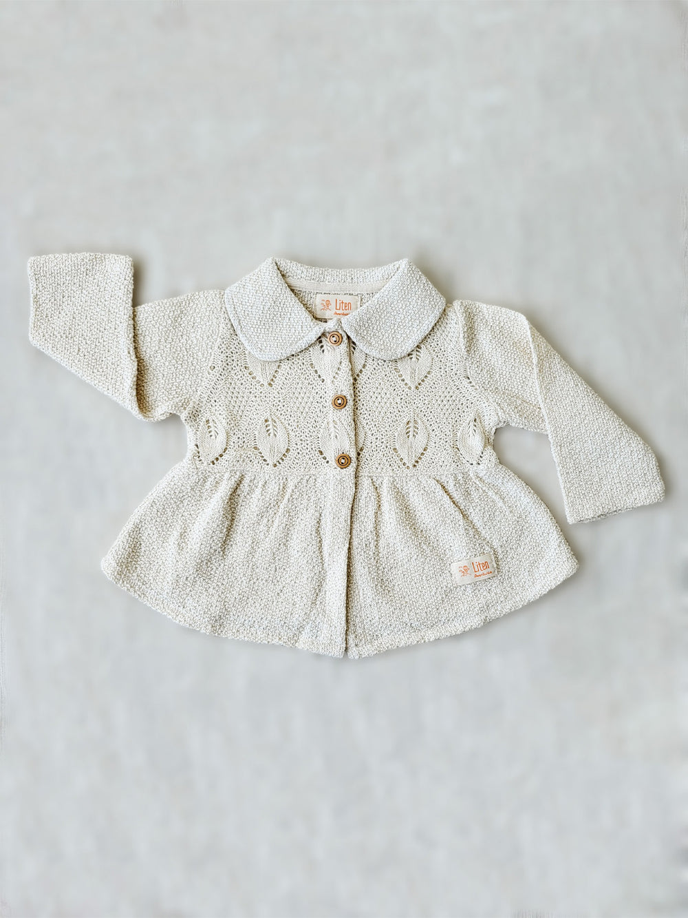 Our Ellen Jacket is the perfect addition to your little girlâs wardrobe! A beautifully crafted knitted jacket with a unique leaf-inspired pattern and captivating rounded flat collar. All in stylish A-fit silhouette with wooden buttons. Sheâll look (and feel!) extra special in this elegant and one-of-a-kind piece! Liten Aventuris Colelctions. Bomullsjacka, Barnjacka, Babyjacka.