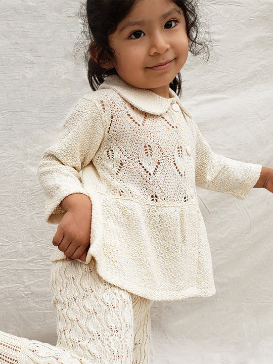 Our Ellen Jacket is the perfect addition to your little girl’s wardrobe! A beautifully crafted knitted jacket with a unique leaf-inspired pattern and captivating rounded flat collar. All in stylish A-fit silhouette with wooden buttons. She’ll look (and feel!) extra special in this elegant and one-of-a-kind piece! Liten Aventuris Colelctions. Bomullsjacka, Barnjacka, Babyjacka.