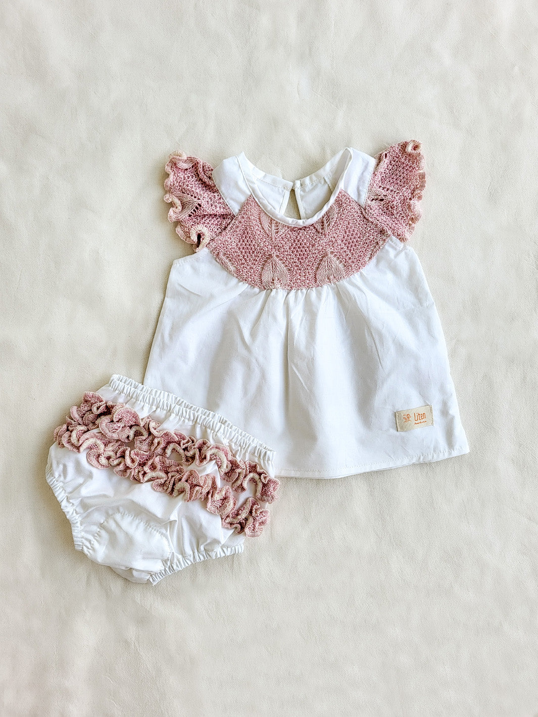 Baby Organic Cotton Dress and Bloomers Set / Bebis ekologisk bomullsklänning och blöjbyxset