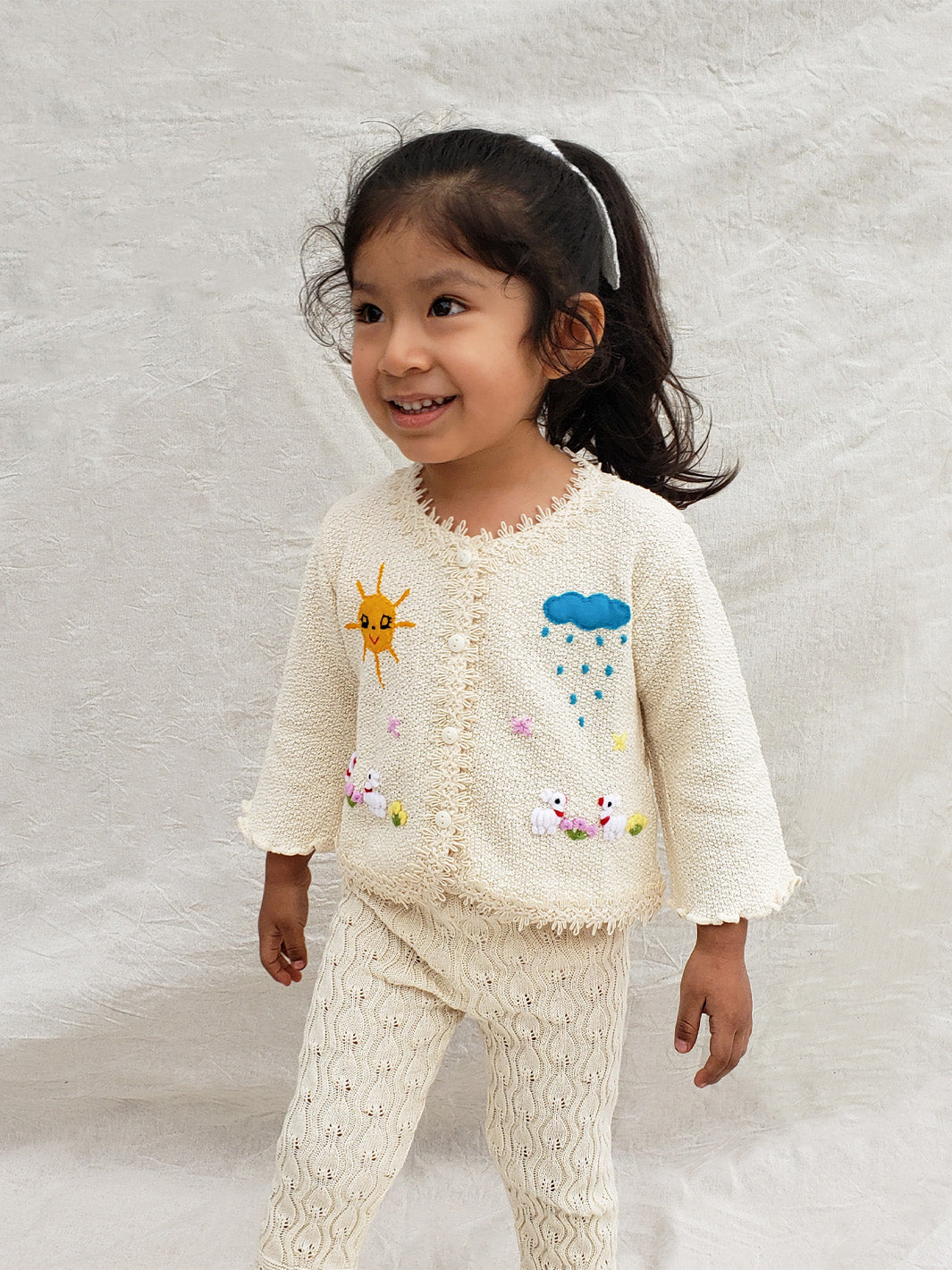 Crafted from soft Peruvian cotton and adorned with exquisite hand-embroidered animals, inspired by nature. Its wooden buttons and decorative knitted lace are the perfect finishing touches to this unique piece. Liten Aventuris Collections. Little adventurers will love playing in the outdoors with the Sol Jacket â crafted from soft Peruvian cotton and adorned with exquisite hand-embroidered animals, inspired by nature. Wooden buttons. Handbroderade barnkläder, Bomullsjacka, Barnjacka, Babyjacka.