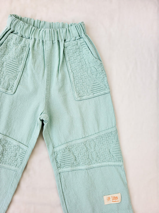  Andy pastel green pants for kids, with knitted cotton patches, excellent for playing outside | Unisex barn byxor i bomull