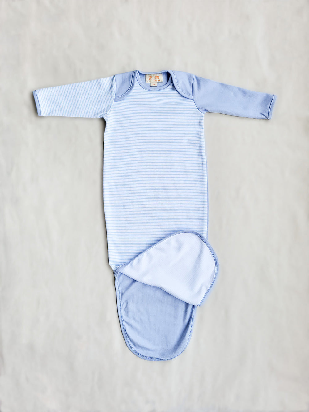 Newborn Organic Cotton Baby Sleeping Bag in Blue | Mjuk spädbarnssovsäck i blått, av ekologisk bomull