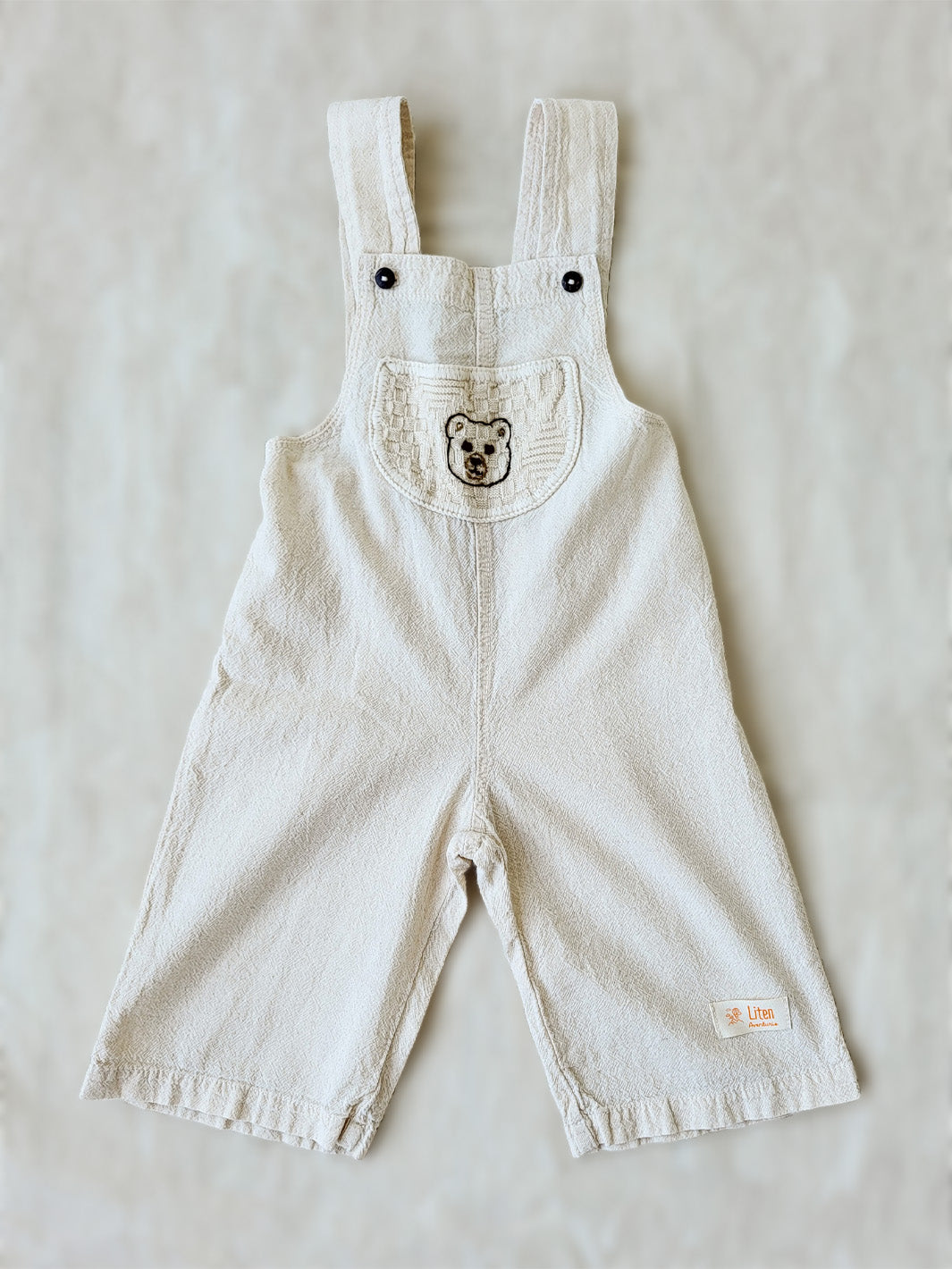 Mico cream kids cotton overall, handmade bear on the front pocket | Barnoverall i bomull, björn på ficken